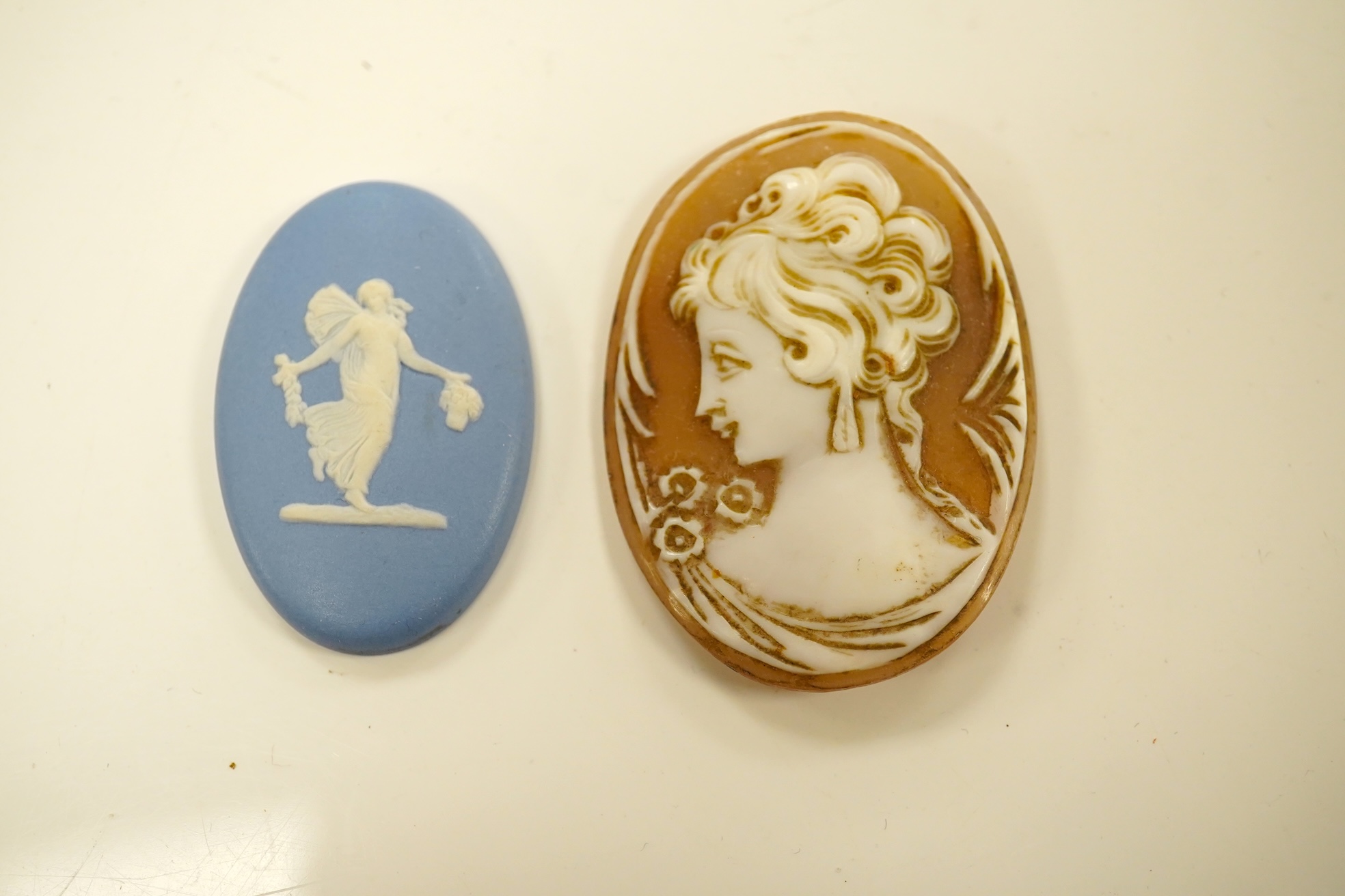 A quantity of assorted unmounted mainly carved cameo shells, largest 55mm. Condition - poor to fair to good